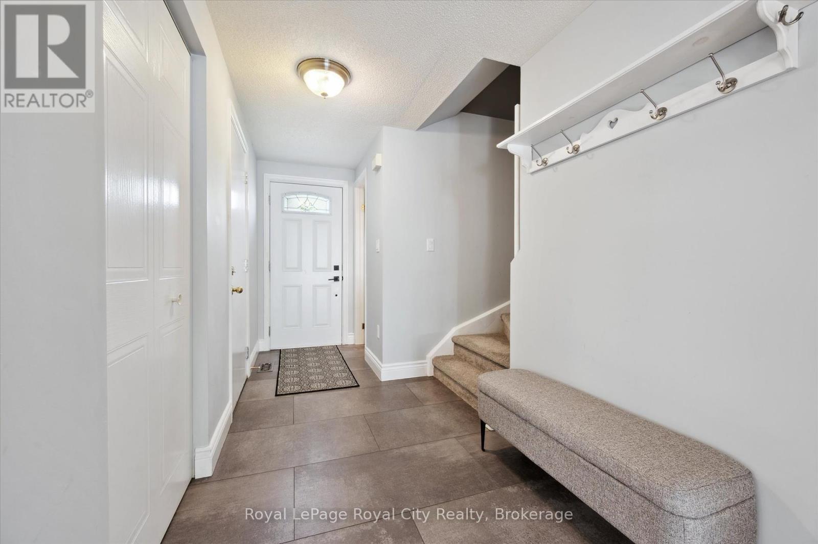 407 Otterbein Road, Kitchener, Ontario  N2B 3V8 - Photo 7 - X12212292