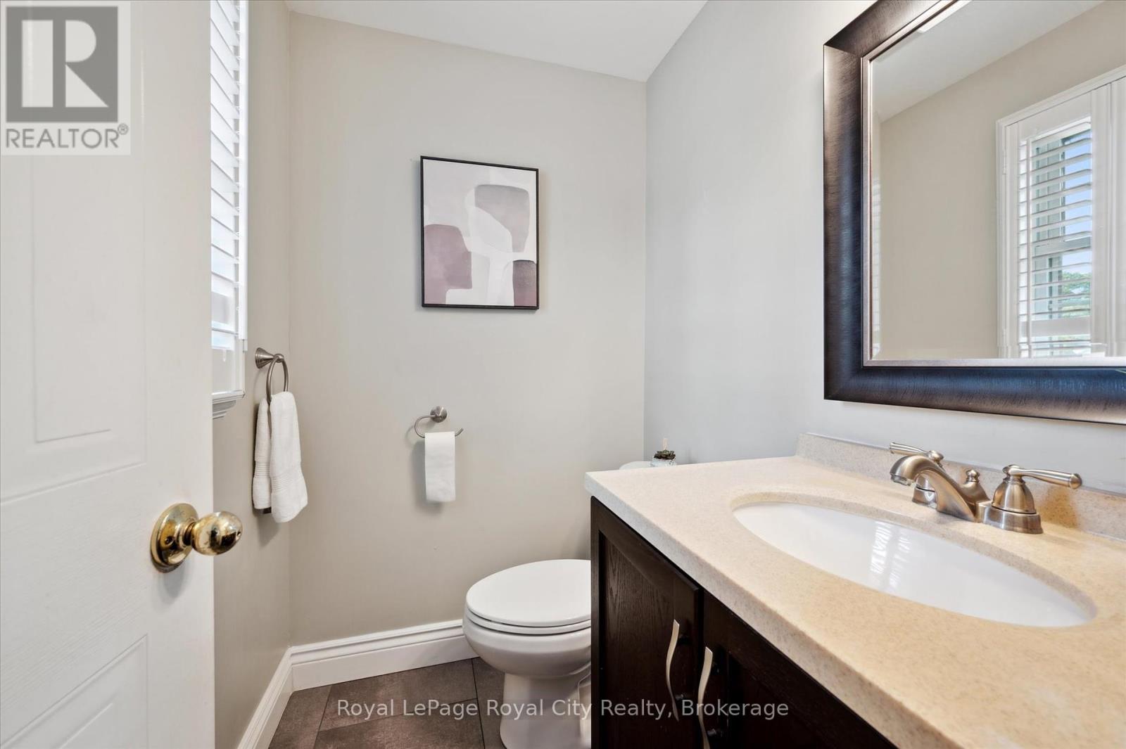 407 Otterbein Road, Kitchener, Ontario  N2B 3V8 - Photo 9 - X12212292
