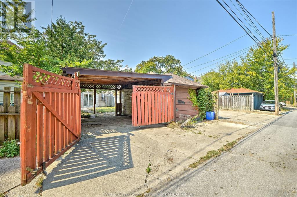 886 Lincoln, Windsor, Ontario  N9Y 2H1 - Photo 31 - 25012466