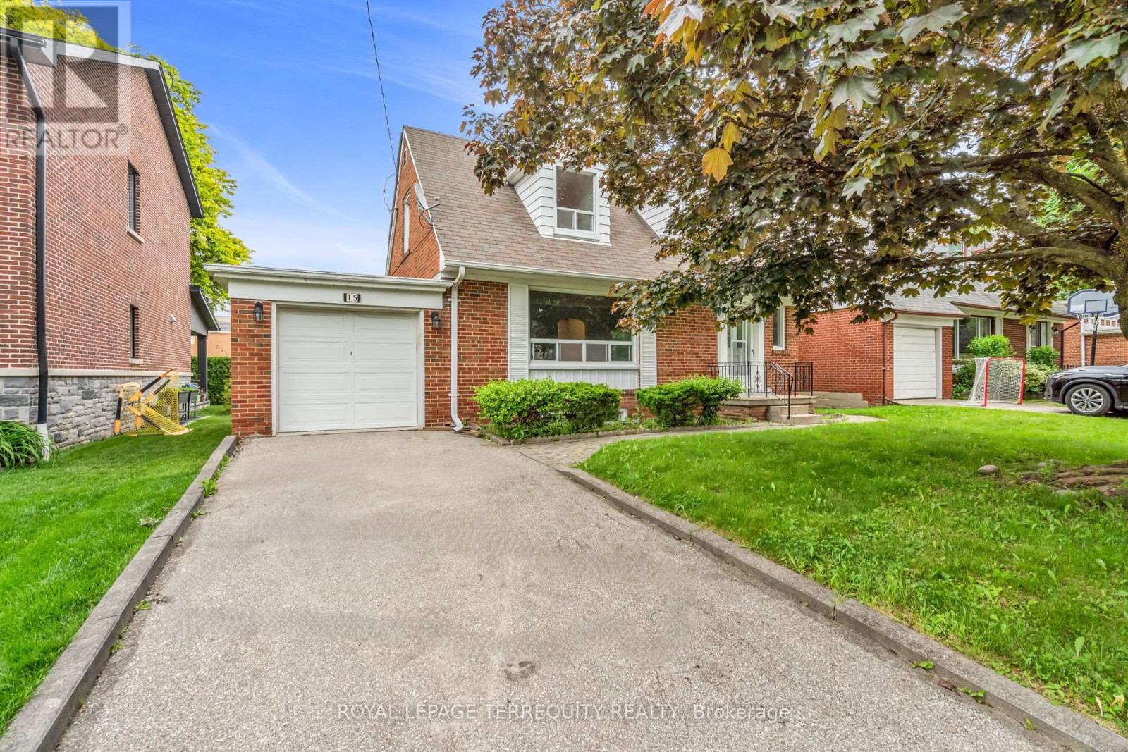 15 VASSAR DRIVE, Toronto, Ontario