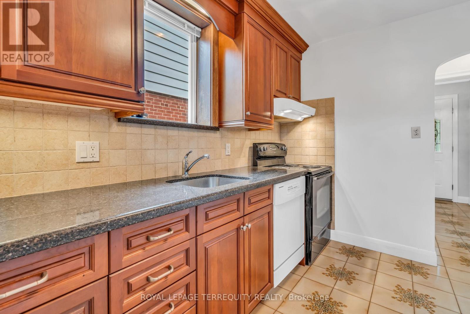 15 Vassar Drive, Toronto, Ontario  M9B 5E9 - Photo 13 - W12211999