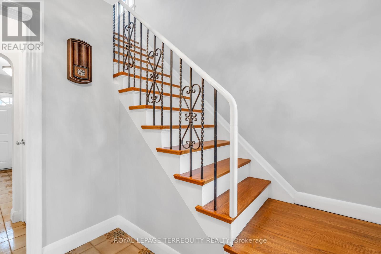 15 Vassar Drive, Toronto, Ontario  M9B 5E9 - Photo 14 - W12211999