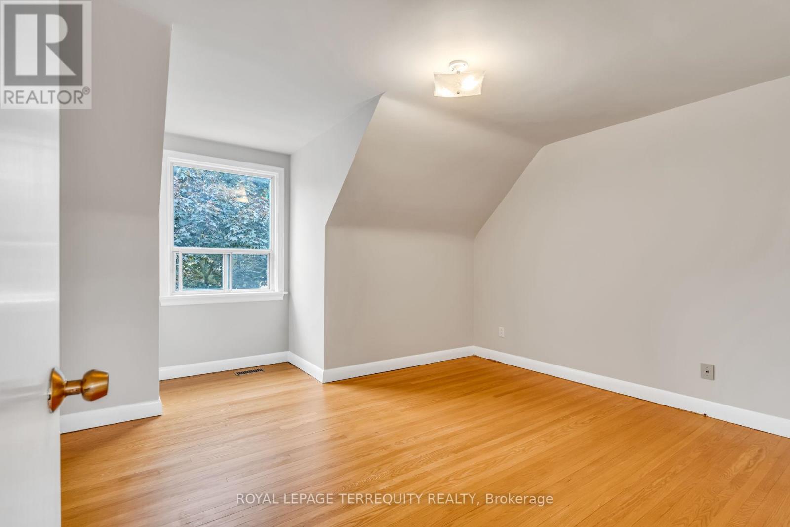 15 Vassar Drive, Toronto, Ontario  M9B 5E9 - Photo 20 - W12211999