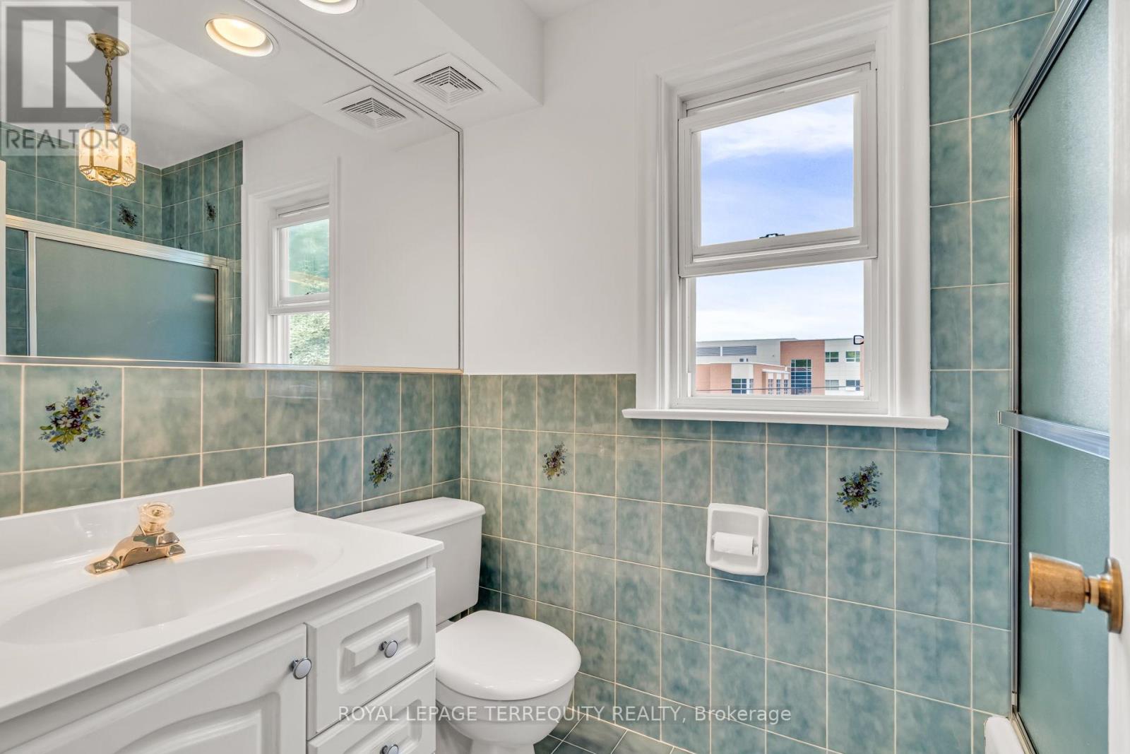 15 Vassar Drive, Toronto, Ontario  M9B 5E9 - Photo 24 - W12211999