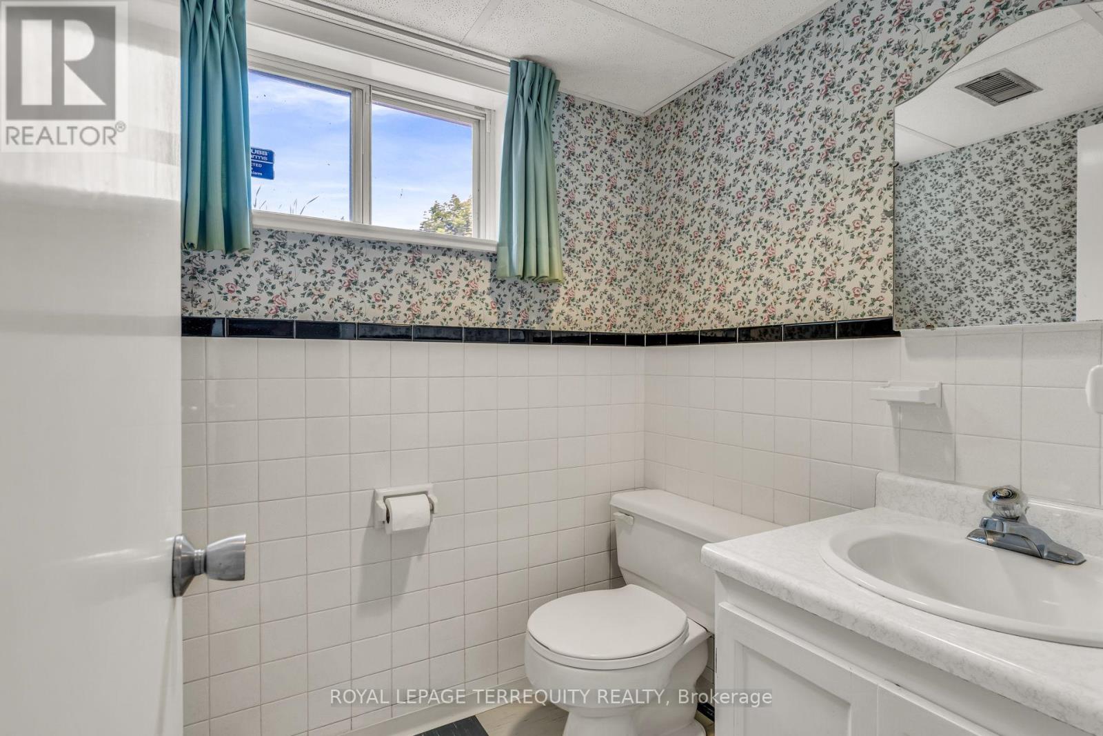 15 Vassar Drive, Toronto, Ontario  M9B 5E9 - Photo 31 - W12211999