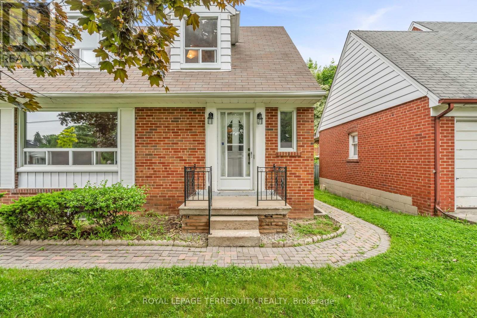 15 Vassar Drive, Toronto, Ontario  M9B 5E9 - Photo 4 - W12211999