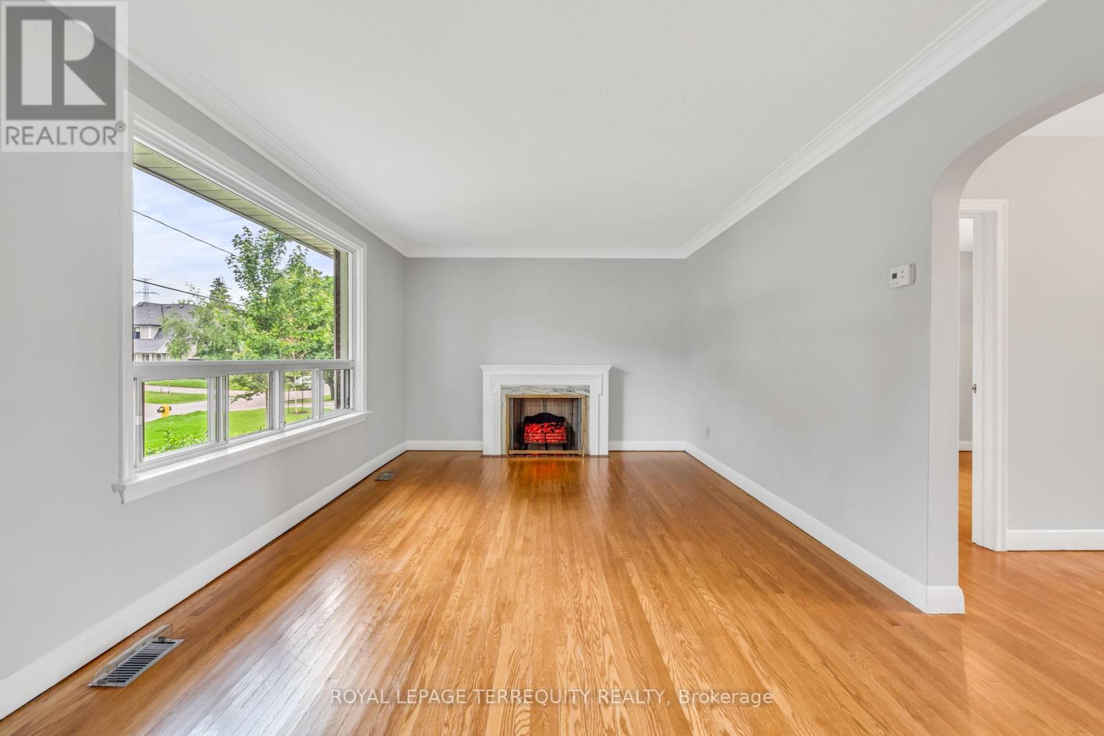 15 Vassar Drive, Toronto, Ontario  M9B 5E9 - Photo 6 - W12211999