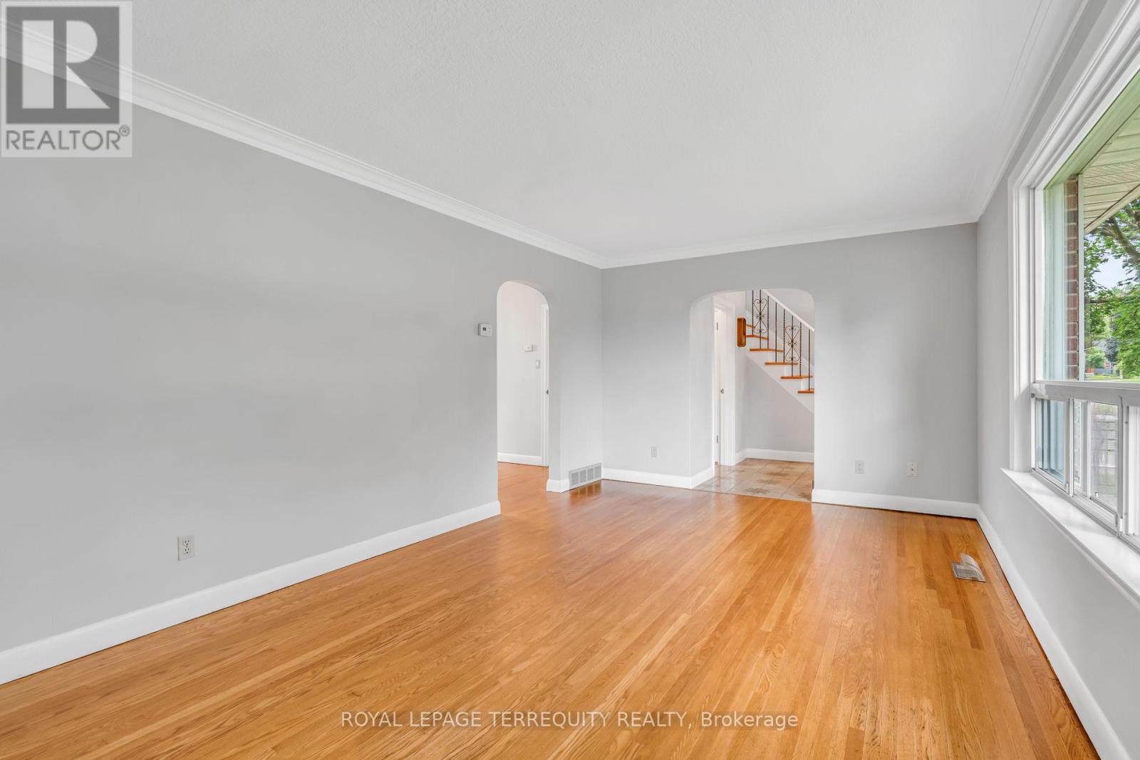 15 Vassar Drive, Toronto, Ontario  M9B 5E9 - Photo 8 - W12211999