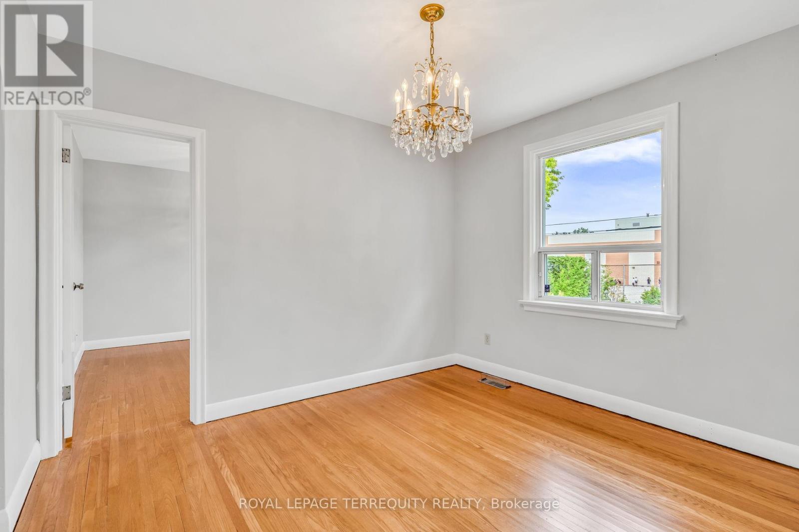 15 Vassar Drive, Toronto, Ontario  M9B 5E9 - Photo 9 - W12211999