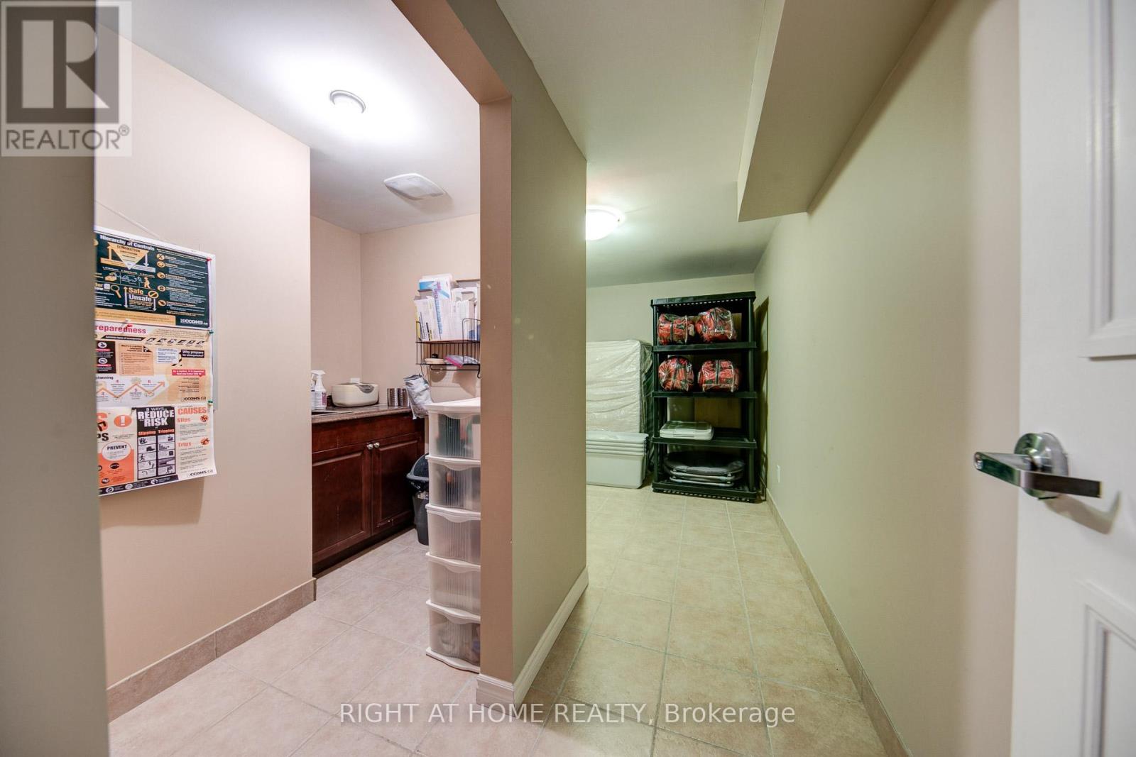 10 - 120 Bronte Road, Oakville, Ontario  L6L 3C1 - Photo 12 - W12212000