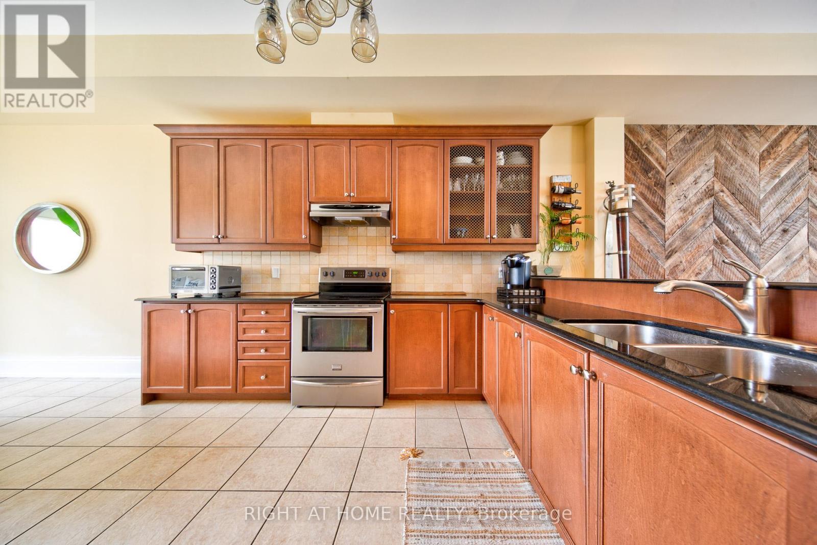 10 - 120 Bronte Road, Oakville, Ontario  L6L 3C1 - Photo 25 - W12212000