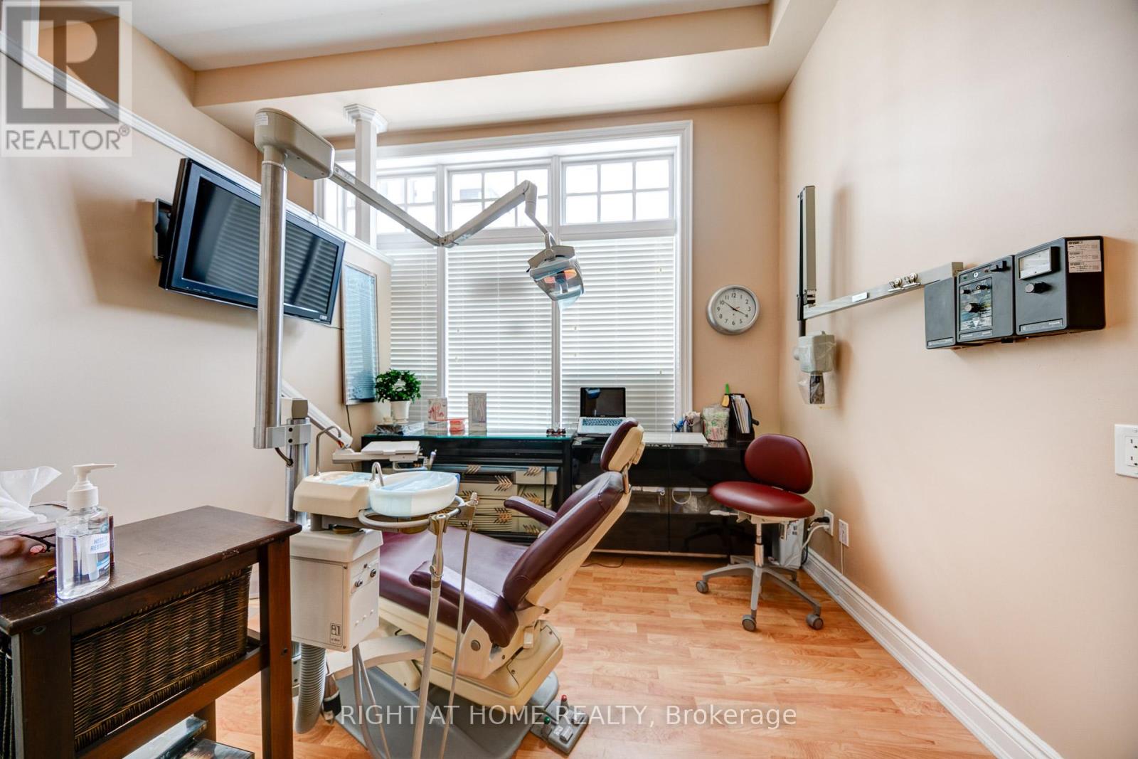 10 - 120 Bronte Road, Oakville, Ontario  L6L 3C1 - Photo 6 - W12212000