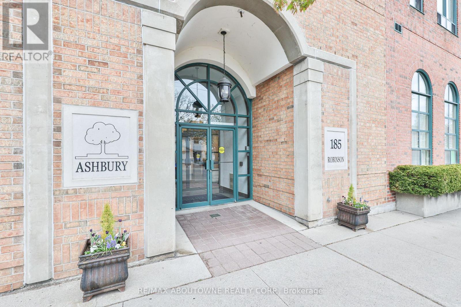404 - 185 Robinson Street, Oakville, Ontario  L6J 7P6 - Photo 4 - W12212021
