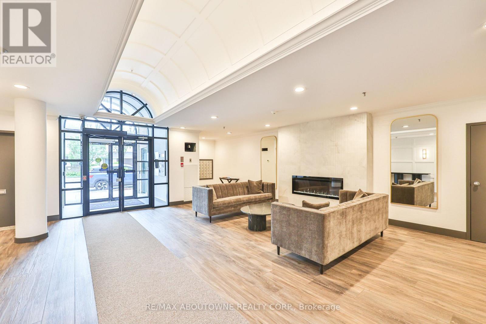 404 - 185 Robinson Street, Oakville, Ontario  L6J 7P6 - Photo 6 - W12212021