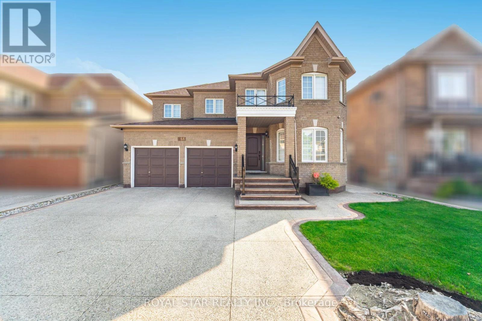 144 Barleyfield Road, Brampton (Sandringham-Wellington), Ontario  L6R 2K3 - Photo 2 - W12212030
