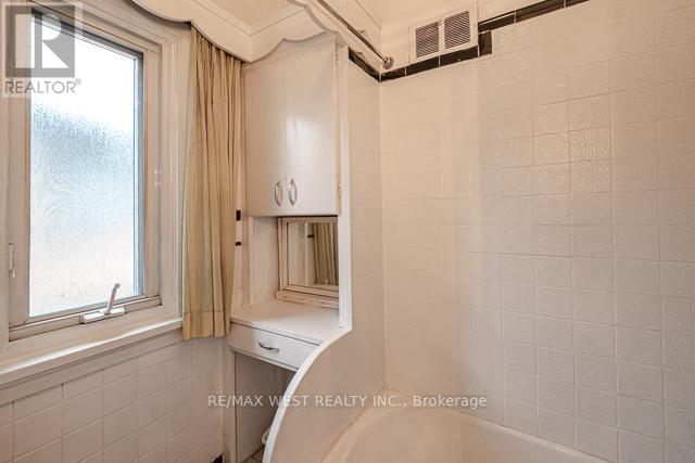 1081 Islington Avenue, Toronto, Ontario  M8Z 4R8 - Photo 25 - W12212047