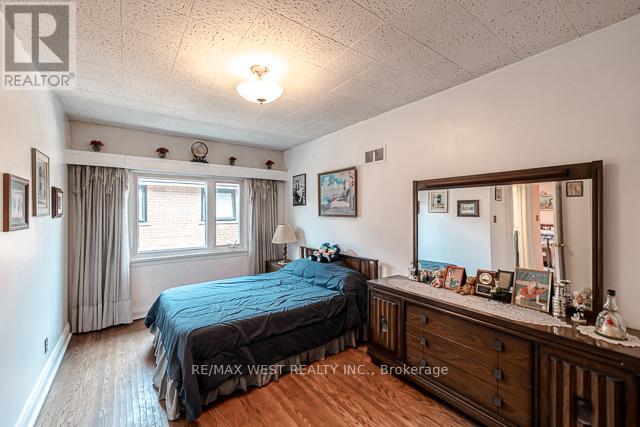 1081 Islington Avenue, Toronto, Ontario  M8Z 4R8 - Photo 27 - W12212047