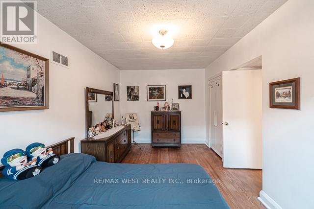 1081 Islington Avenue, Toronto, Ontario  M8Z 4R8 - Photo 28 - W12212047