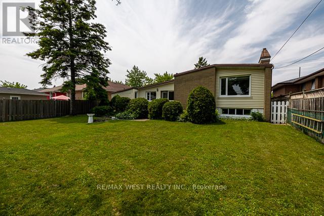 1081 Islington Avenue, Toronto, Ontario  M8Z 4R8 - Photo 43 - W12212047