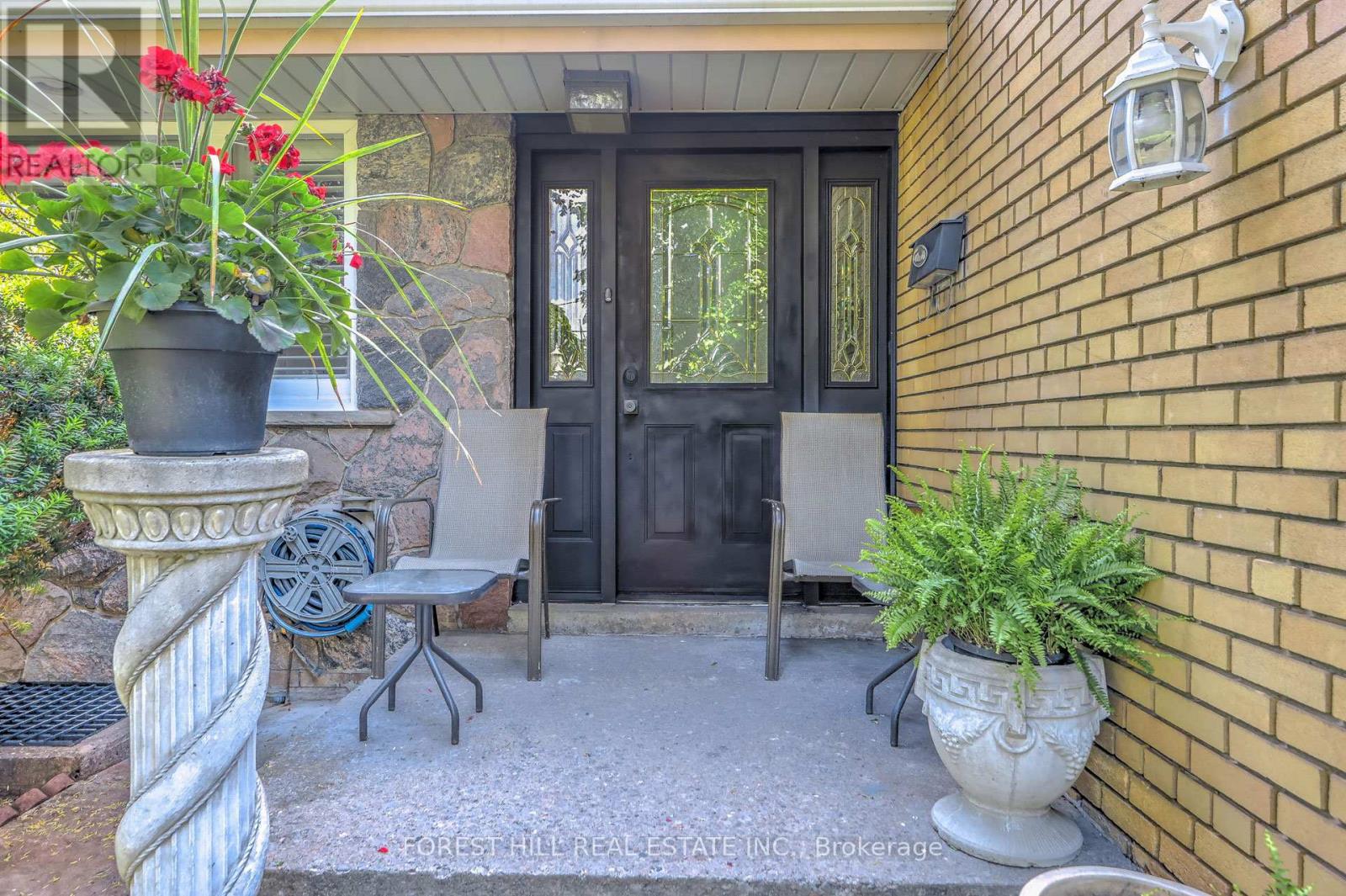 89 Portage Avenue, Toronto (Humberlea-Pelmo Park), Ontario  M9N 3H2 - Photo 4 - W12212067