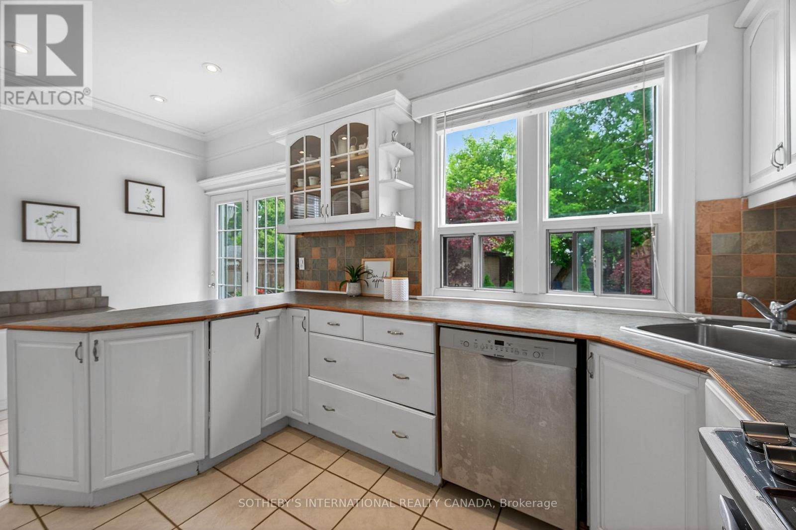 23 Morland Road, Toronto, Ontario  M6S 2M7 - Photo 11 - W12212087