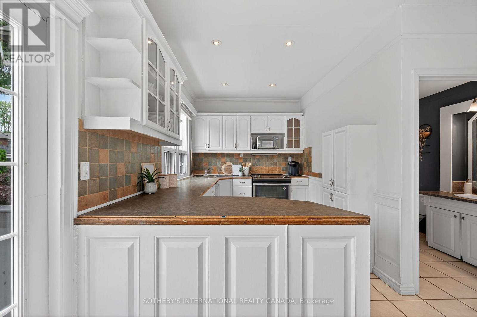 23 Morland Road, Toronto, Ontario  M6S 2M7 - Photo 12 - W12212087