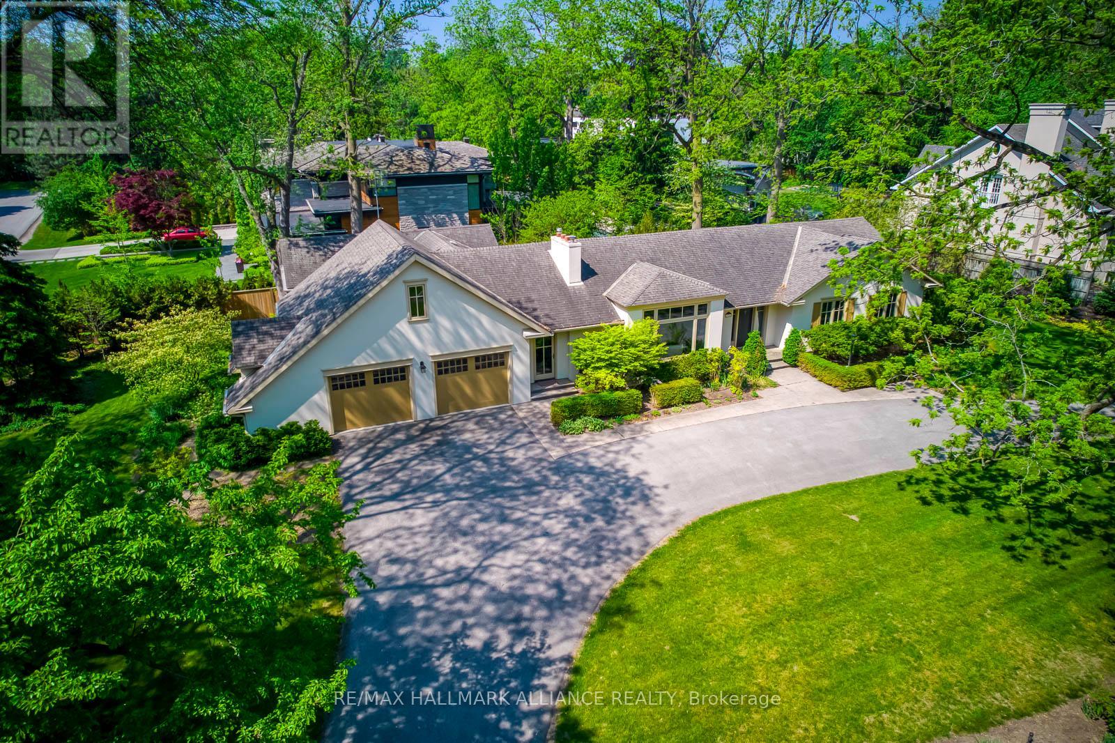 174 Chartwell Road, Oakville, Ontario  L6J 3Z8 - Photo 3 - W12212101