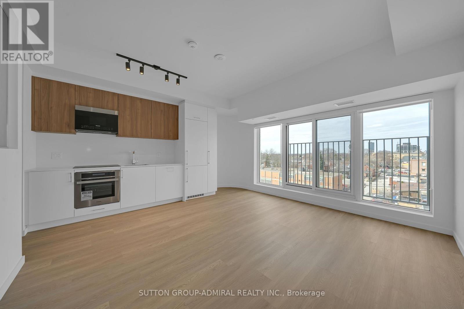 510 - 689 The Queensway, Toronto, Ontario  M8Y 1L1 - Photo 11 - W12212115