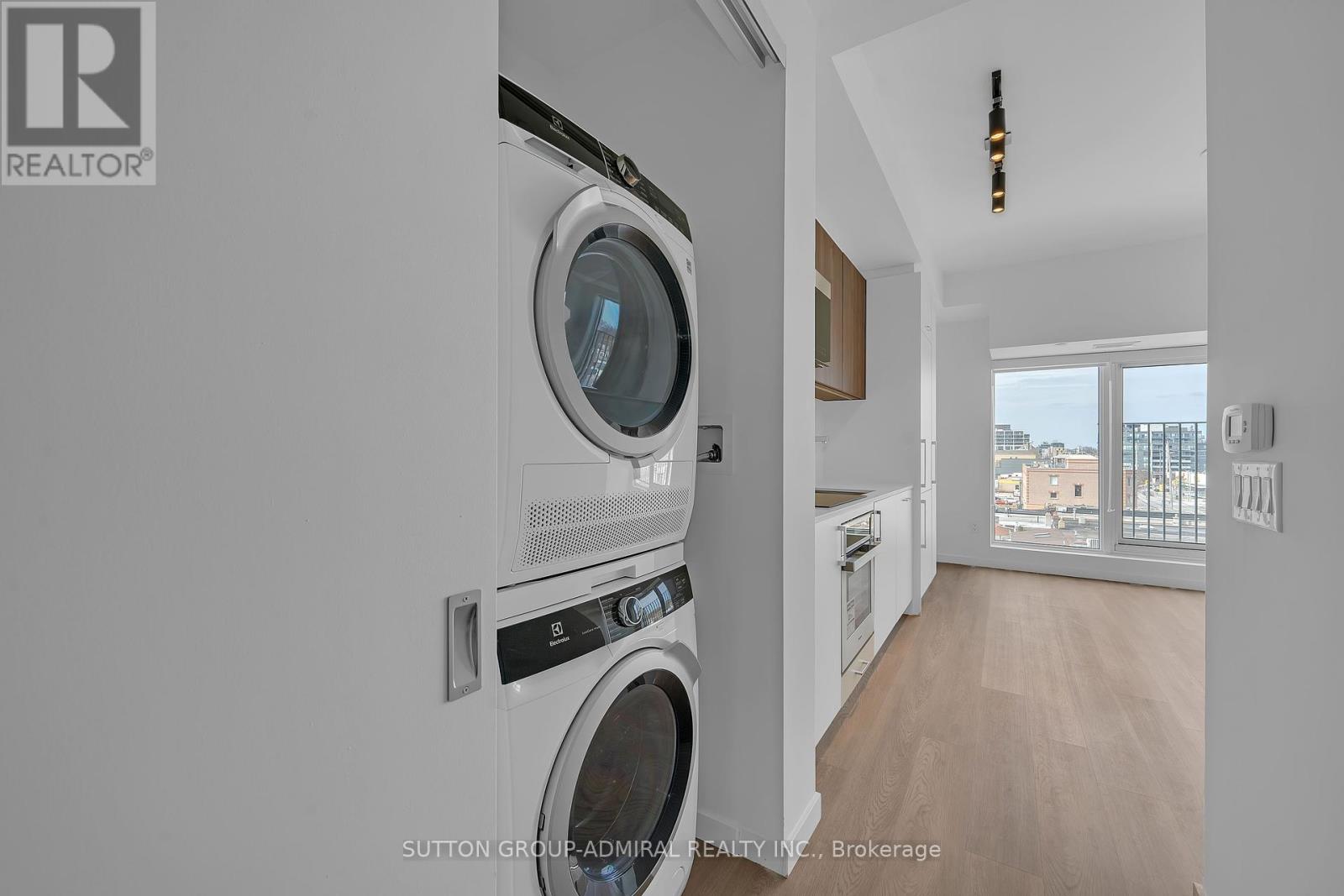 510 - 689 The Queensway, Toronto, Ontario  M8Y 1L1 - Photo 13 - W12212115