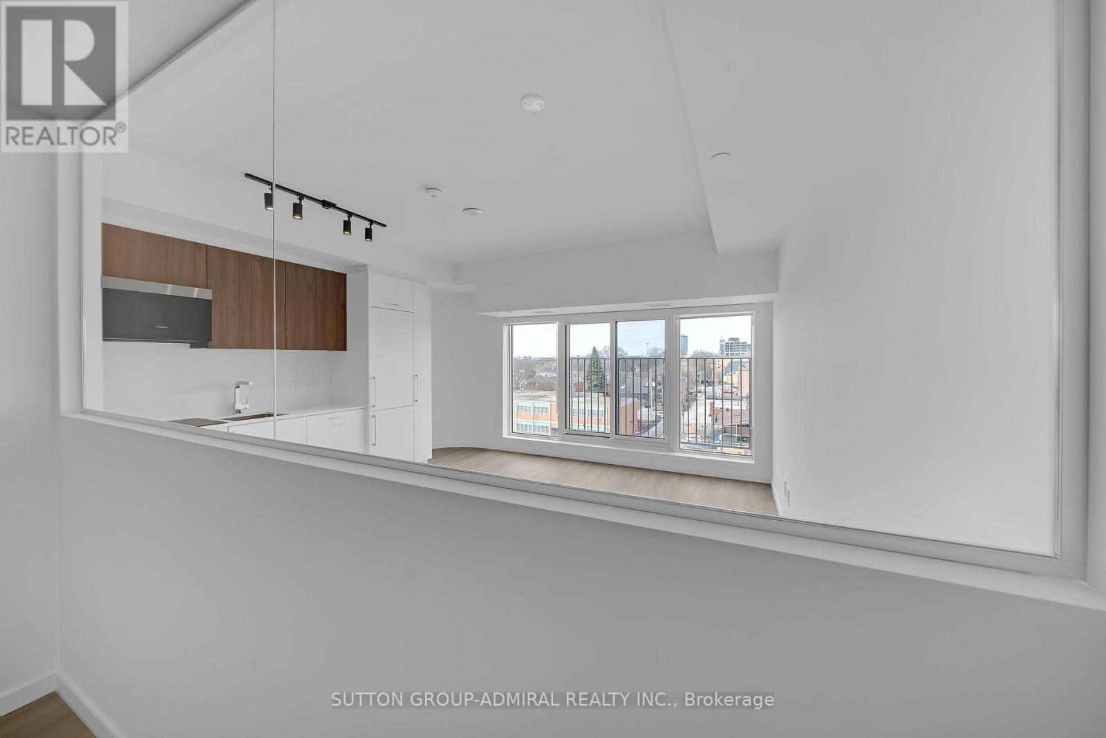 510 - 689 The Queensway, Toronto, Ontario  M8Y 1L1 - Photo 15 - W12212115