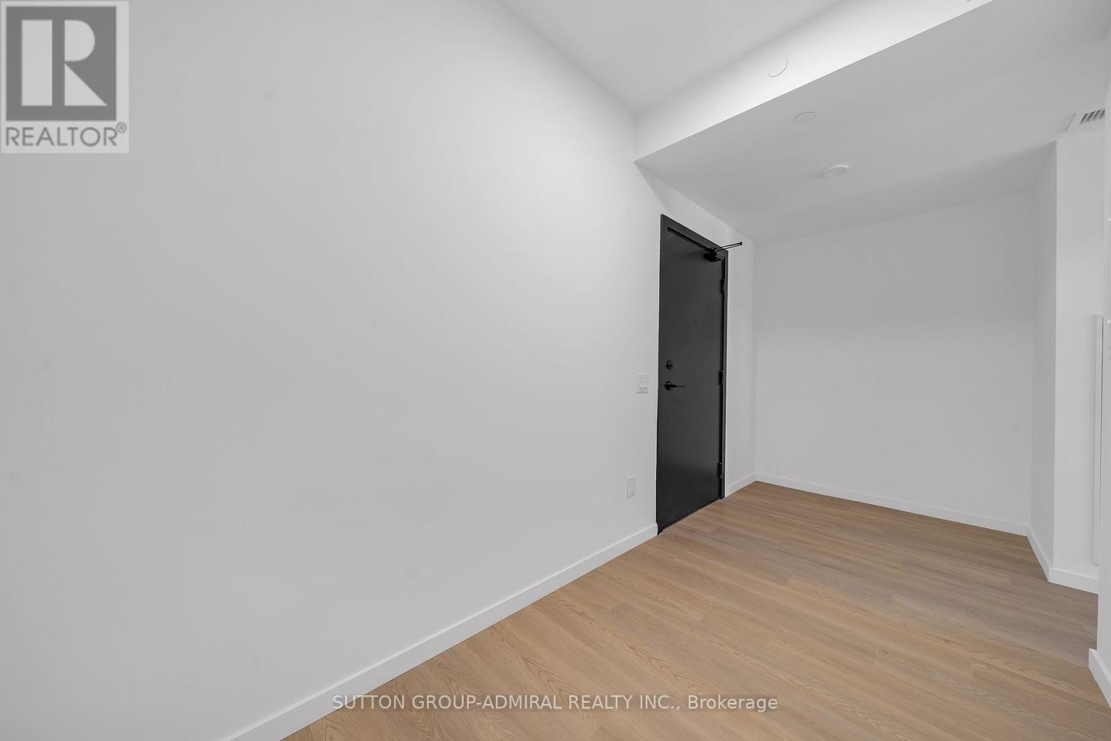 510 - 689 The Queensway, Toronto, Ontario  M8Y 1L1 - Photo 2 - W12212115