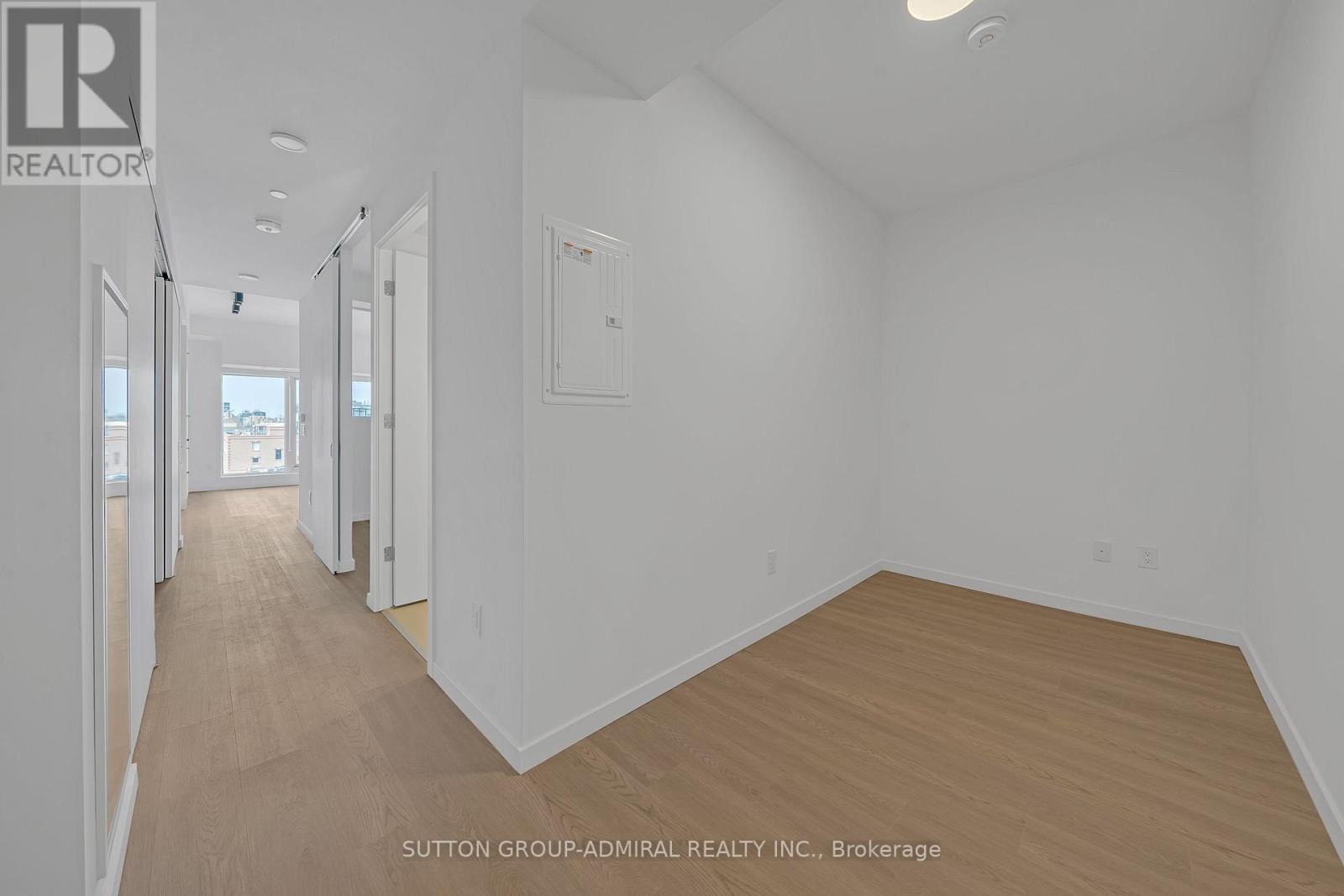 510 - 689 The Queensway, Toronto, Ontario  M8Y 1L1 - Photo 3 - W12212115