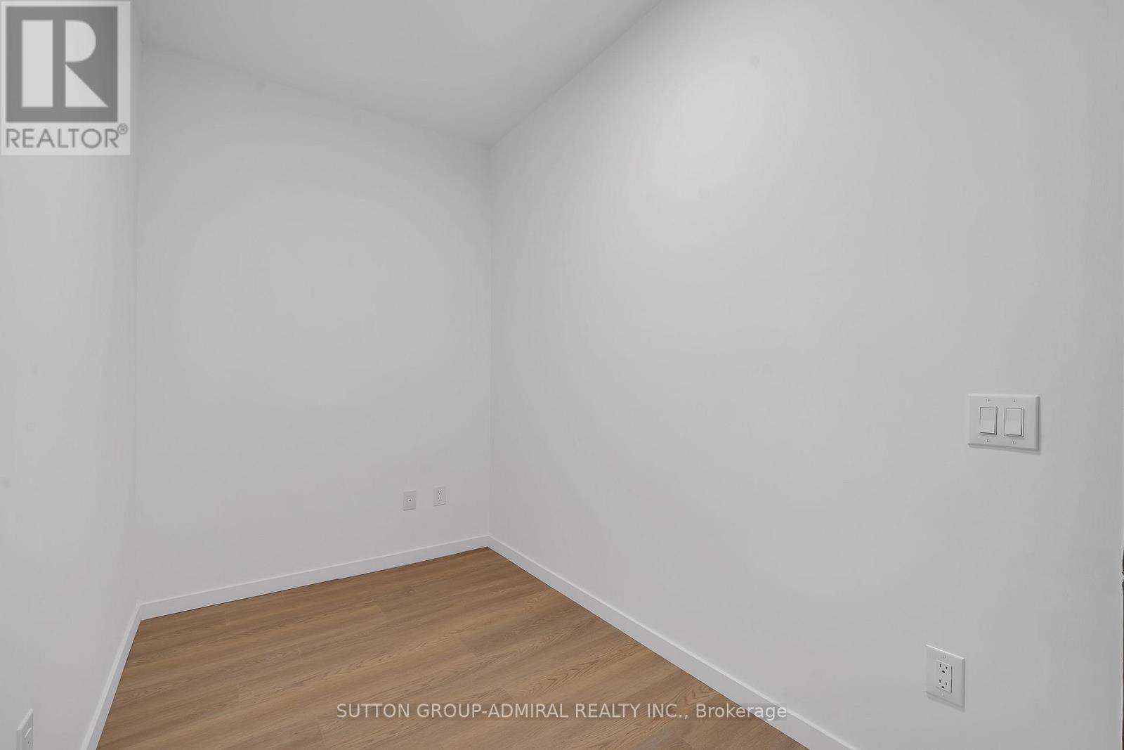 510 - 689 The Queensway, Toronto, Ontario  M8Y 1L1 - Photo 4 - W12212115