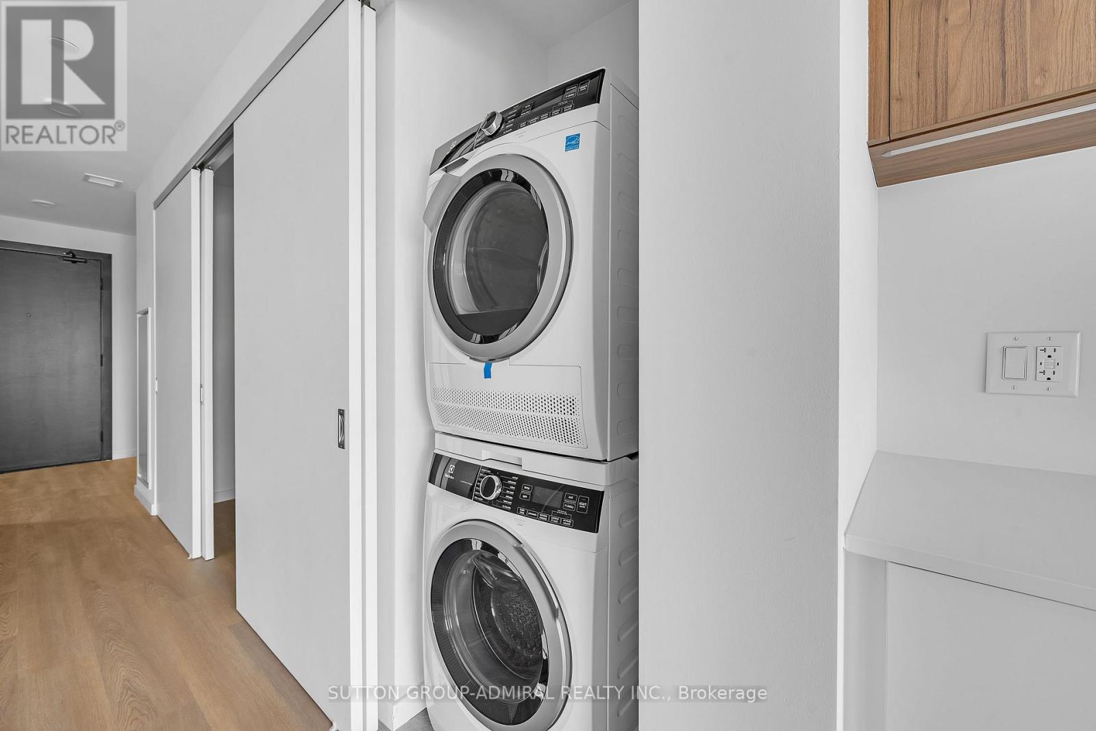 510 - 689 The Queensway, Toronto, Ontario  M8Y 1L1 - Photo 6 - W12212115