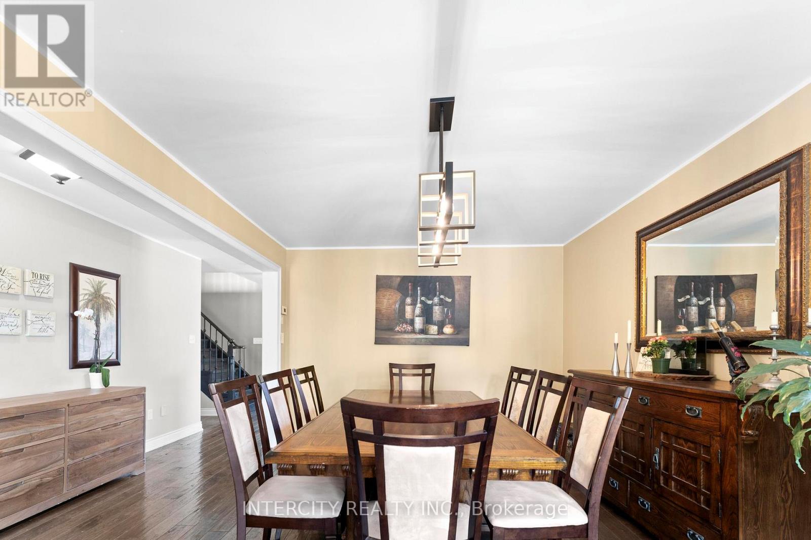 5409 Duchess Court, Burlington, Ontario  L7L 6Z4 - Photo 4 - W12212121