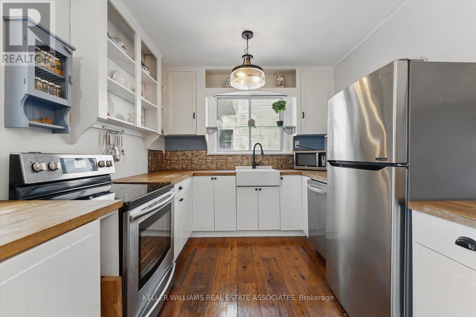30 Oakwood Avenue S, Mississauga, Ontario  L5G 3L3 - Photo 17 - W12212158