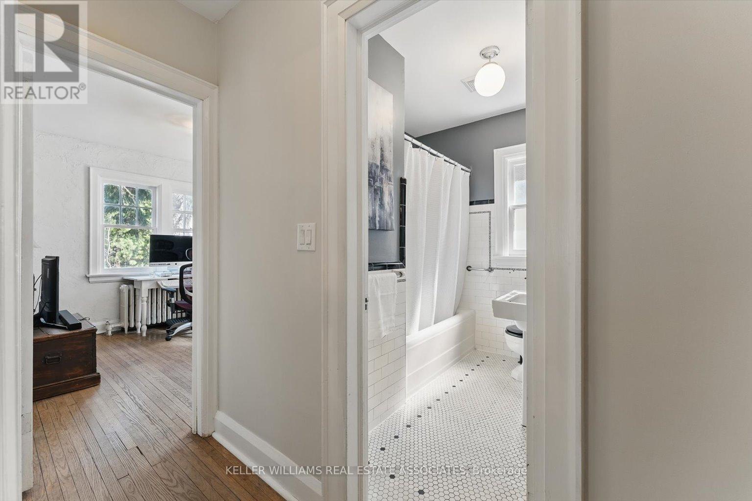 30 Oakwood Avenue S, Mississauga, Ontario  L5G 3L3 - Photo 24 - W12212158