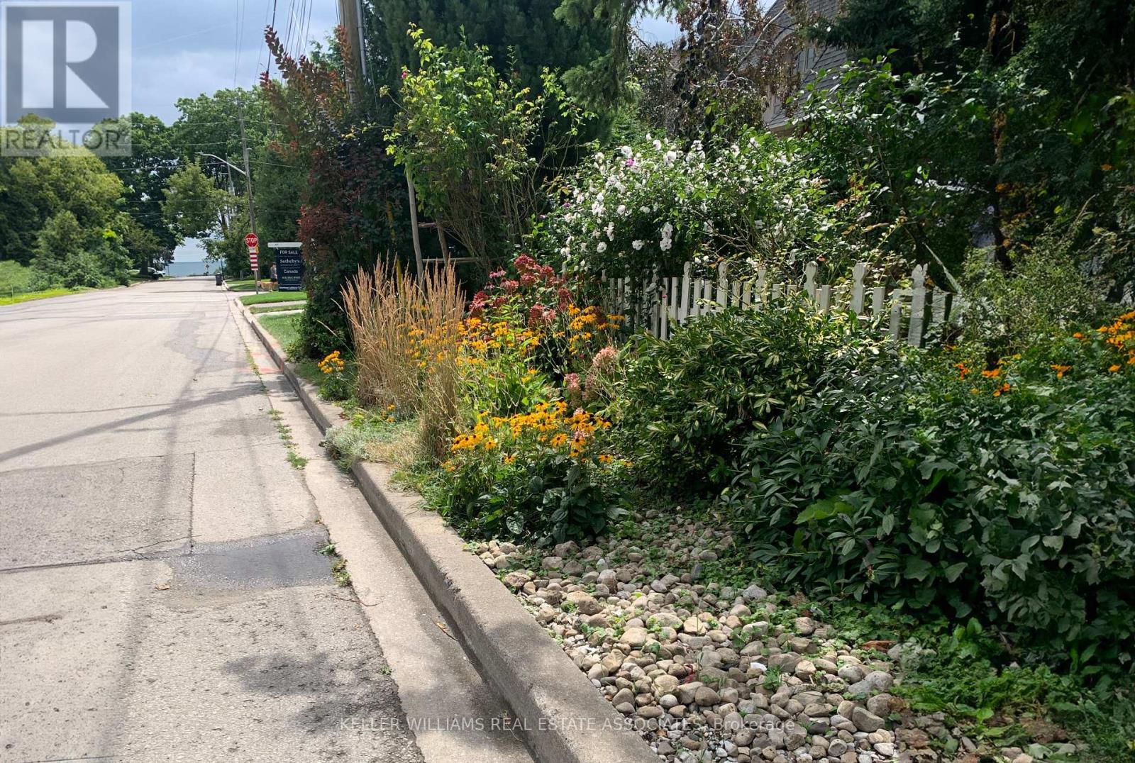 30 Oakwood Avenue S, Mississauga, Ontario  L5G 3L3 - Photo 4 - W12212158