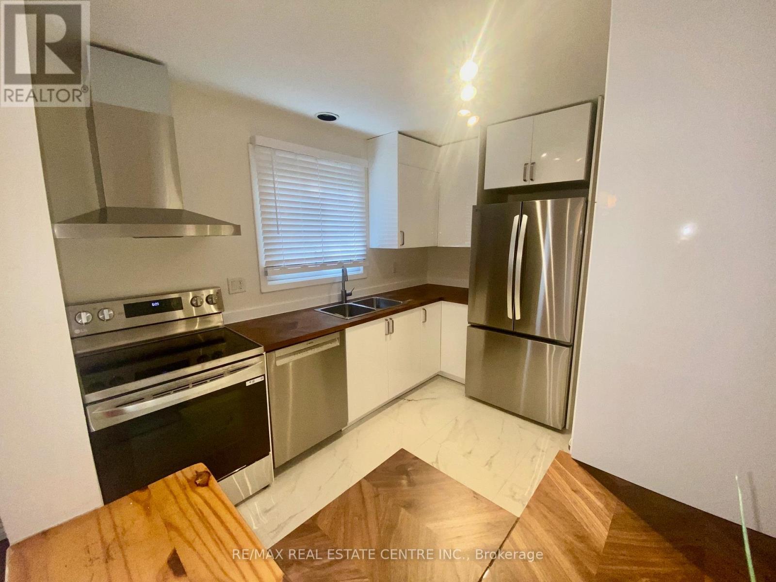 2767 Andorra Circle E, Mississauga, Ontario  L5N 2H8 - Photo 11 - W12212162
