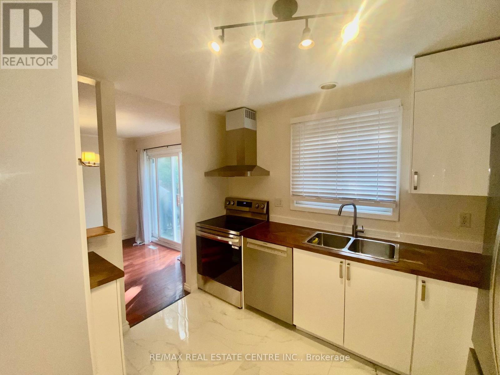 2767 Andorra Circle E, Mississauga, Ontario  L5N 2H8 - Photo 13 - W12212162