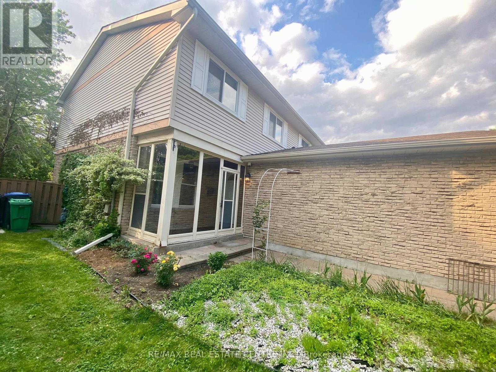 2767 Andorra Circle E, Mississauga, Ontario  L5N 2H8 - Photo 5 - W12212162
