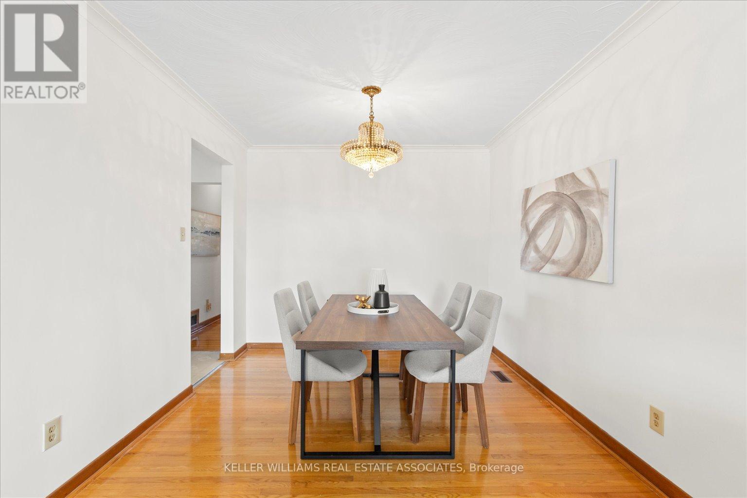 1127 Claredale Road, Mississauga, Ontario  L5G 1T7 - Photo 10 - W12212172