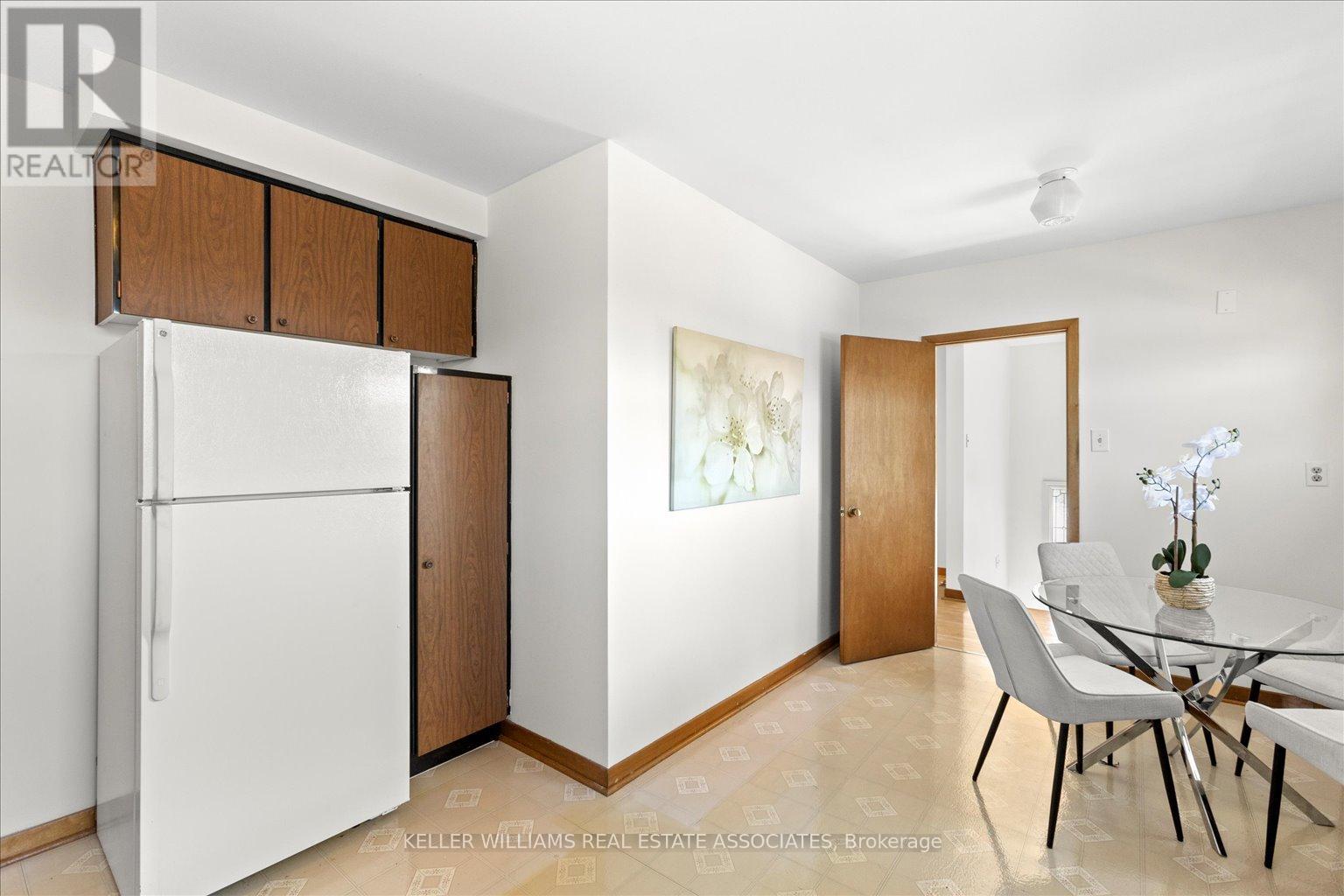 1127 Claredale Road, Mississauga, Ontario  L5G 1T7 - Photo 15 - W12212172