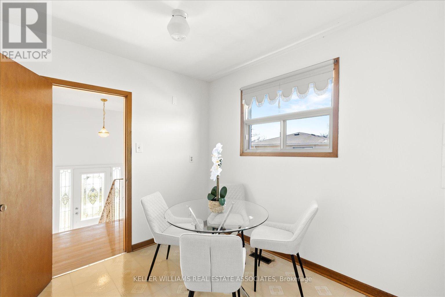 1127 Claredale Road, Mississauga, Ontario  L5G 1T7 - Photo 16 - W12212172
