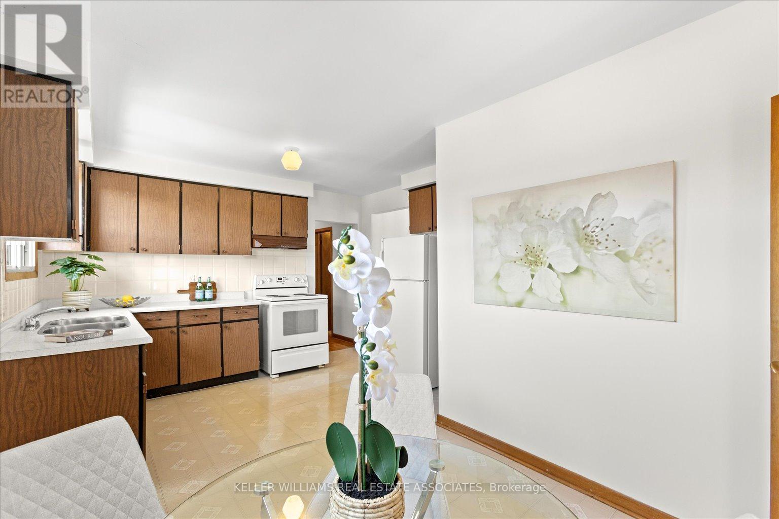 1127 Claredale Road, Mississauga, Ontario  L5G 1T7 - Photo 18 - W12212172