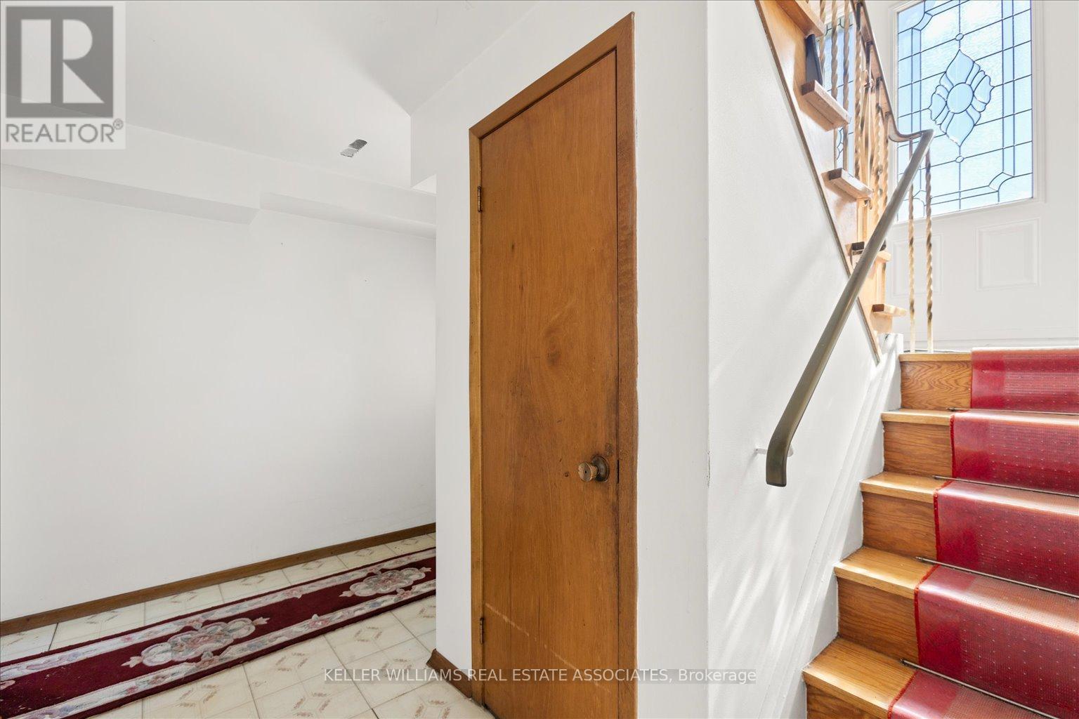 1127 Claredale Road, Mississauga, Ontario  L5G 1T7 - Photo 28 - W12212172