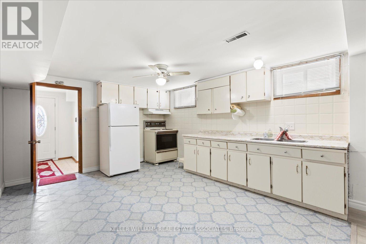 1127 Claredale Road, Mississauga, Ontario  L5G 1T7 - Photo 31 - W12212172