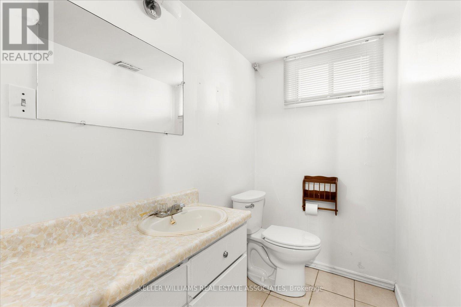 1127 Claredale Road, Mississauga, Ontario  L5G 1T7 - Photo 35 - W12212172
