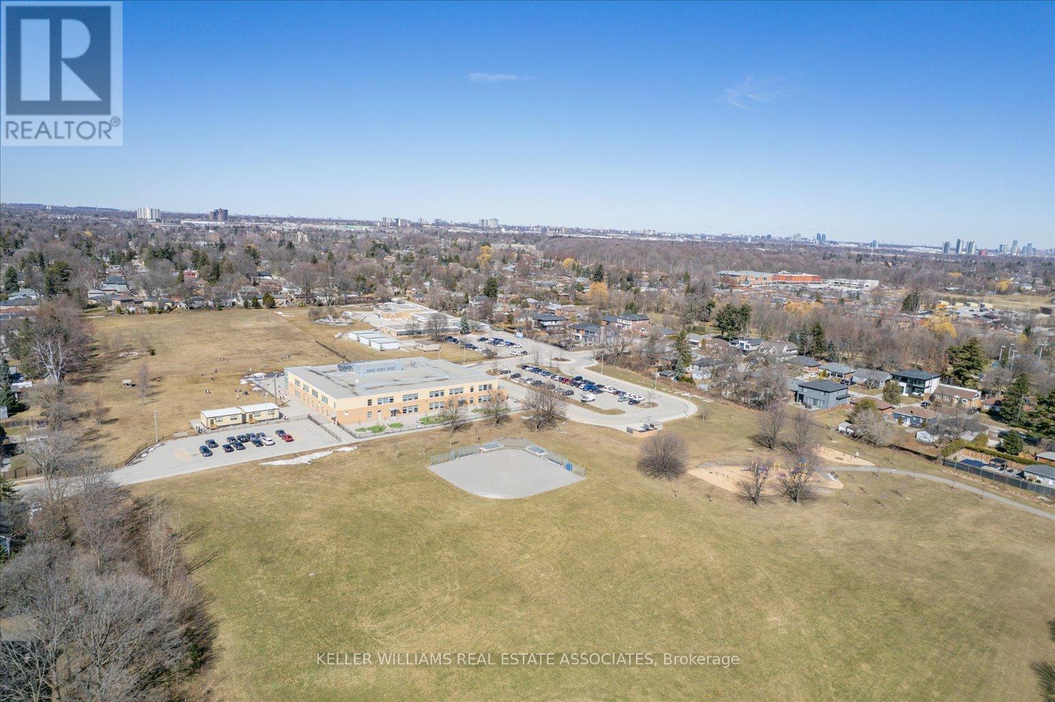 1127 Claredale Road, Mississauga, Ontario  L5G 1T7 - Photo 44 - W12212172