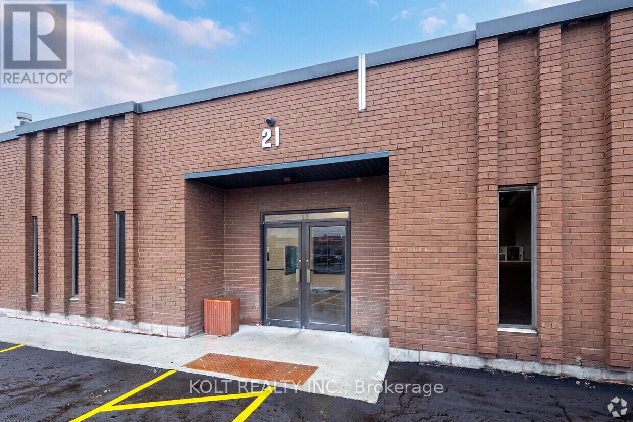 11 - 21 Hale Road, Brampton, Ontario  L6W 3J9 - Photo 3 - W12212185